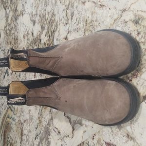 EUC Blundstone Nubuck ankle boots